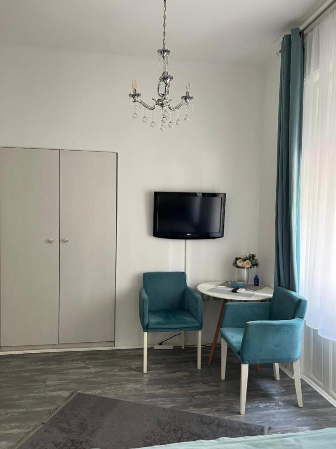 Center Cosy Vintage Apartment Novi Sad Bagian luar foto